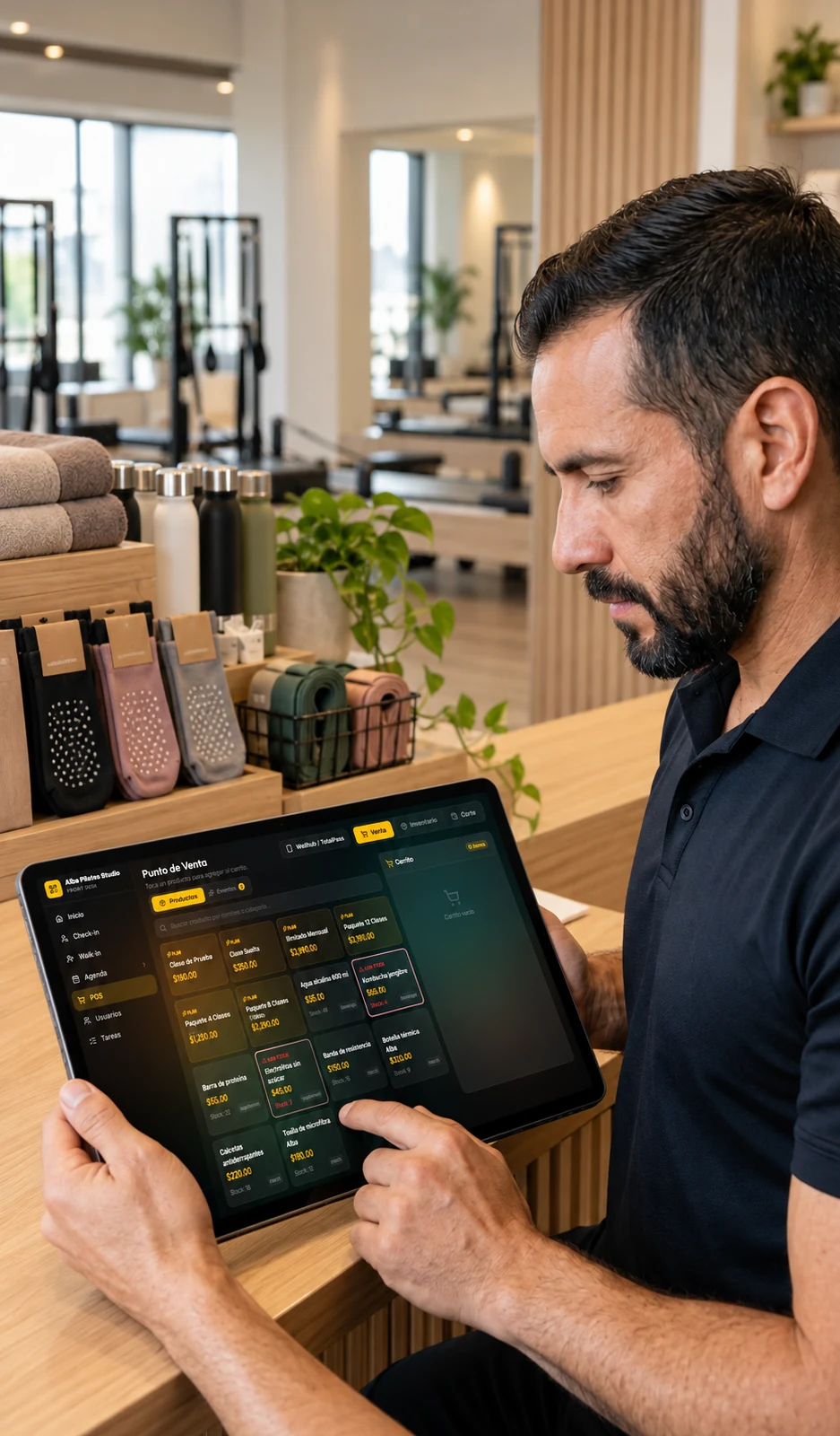 Encargado de un estudio usando la interfaz real del punto de venta en una tablet